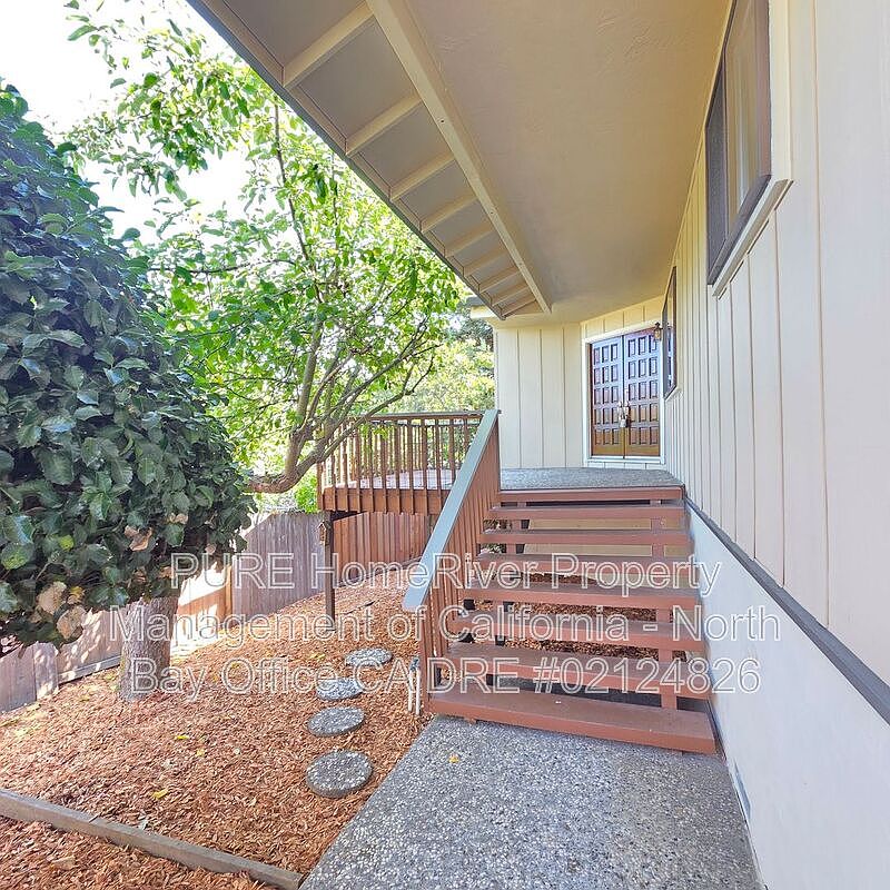 707 Bassett St photo 3