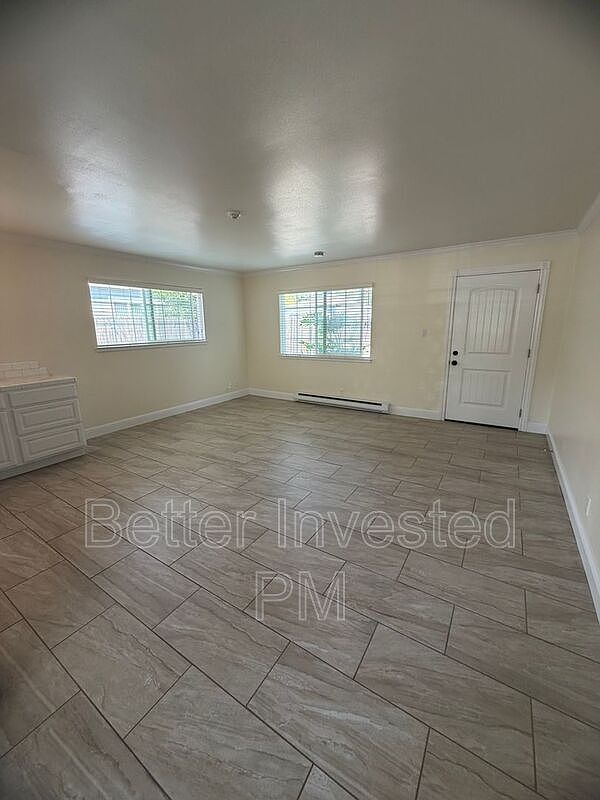92 Hendley St photo 4
