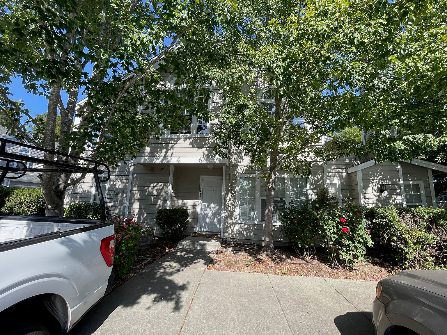 602 Dillon Ln photo 2