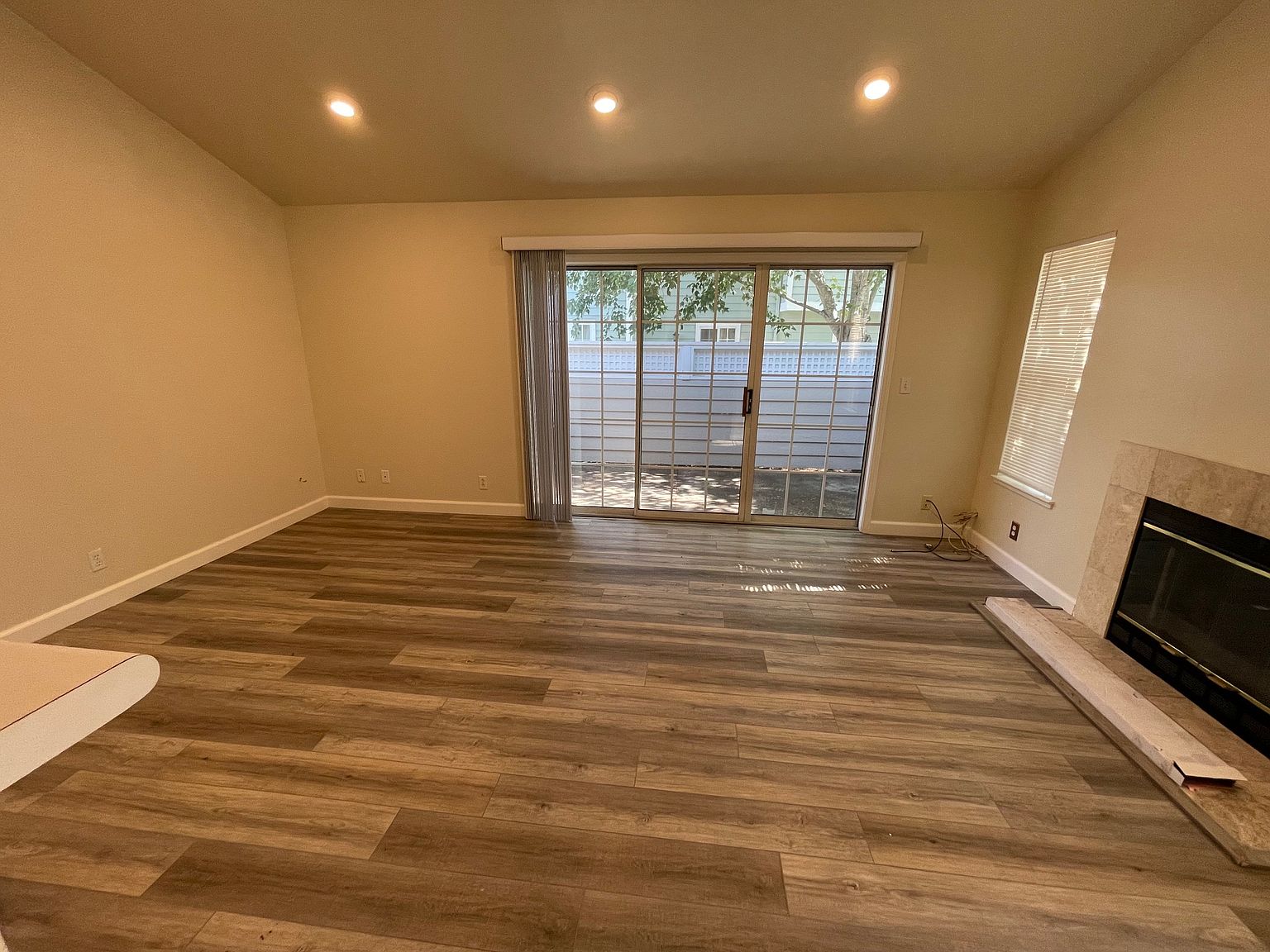 602 Dillon Ln photo 3