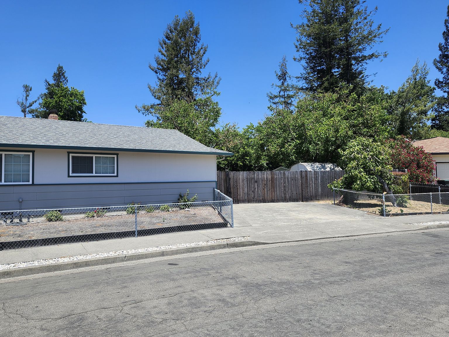 1628 Mariposa Dr photo 3