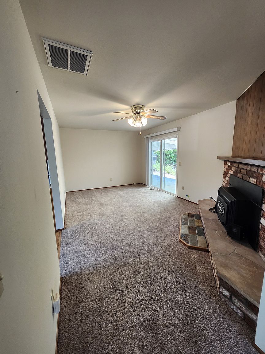 1628 Mariposa Dr photo 5