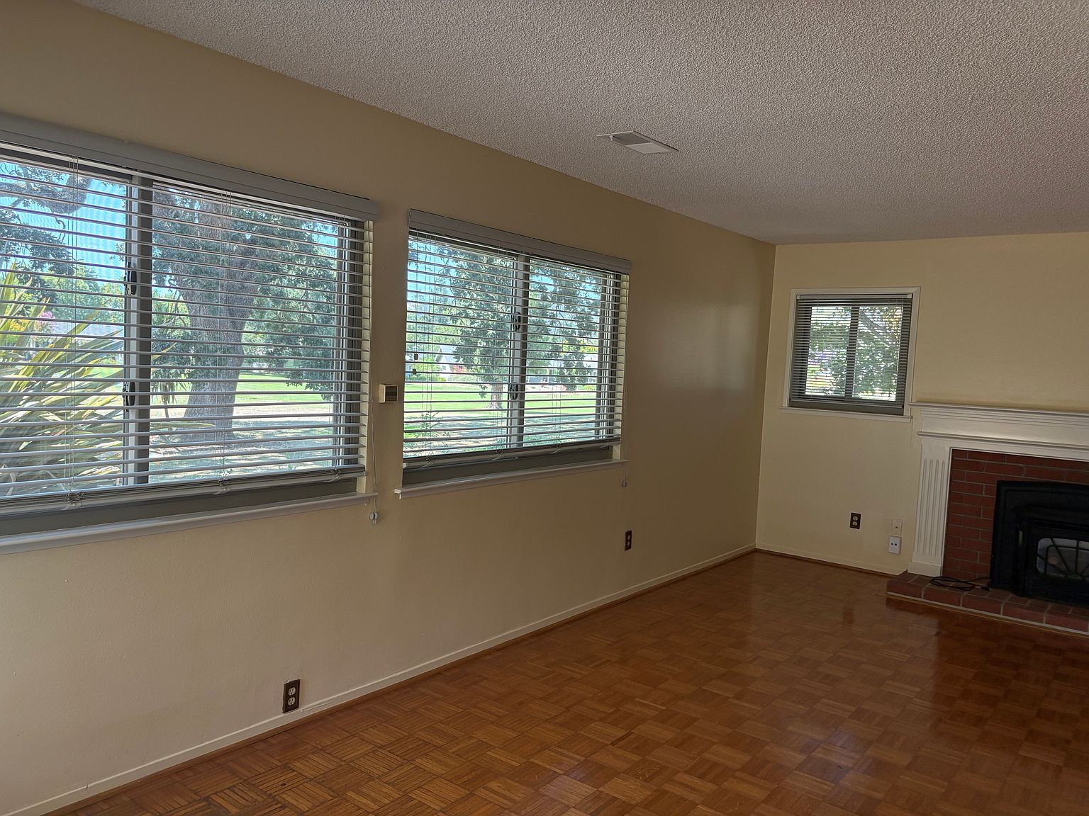 2BR/2BA Single Family House on Oak Island Dr · Santa Rosa photo 4