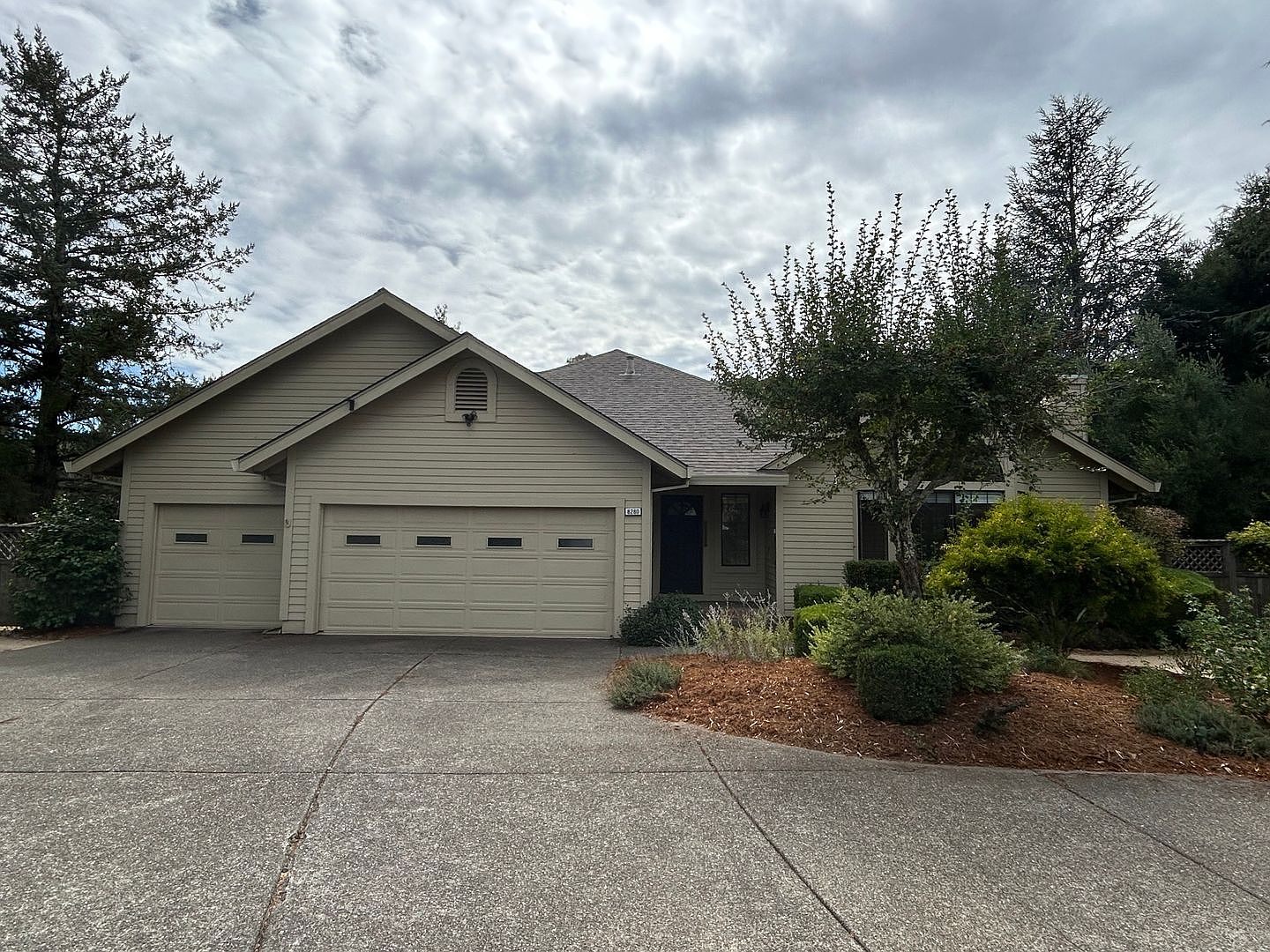 8280 Oakmont Dr photo 2