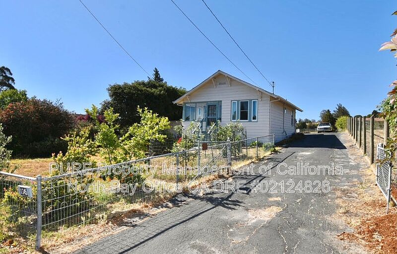 1345 Eastman Ln photo 5