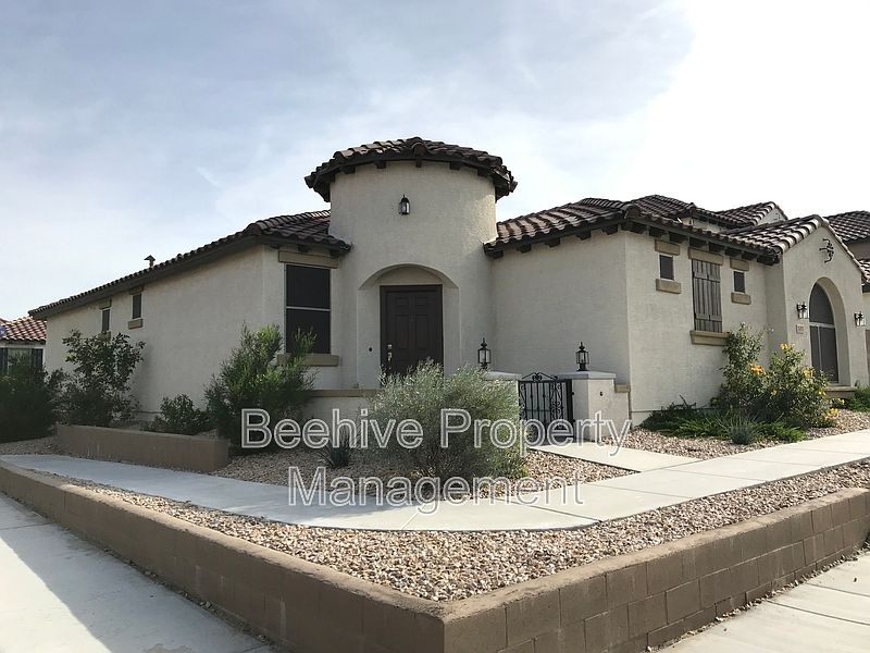 3014 N 72nd St photo 3