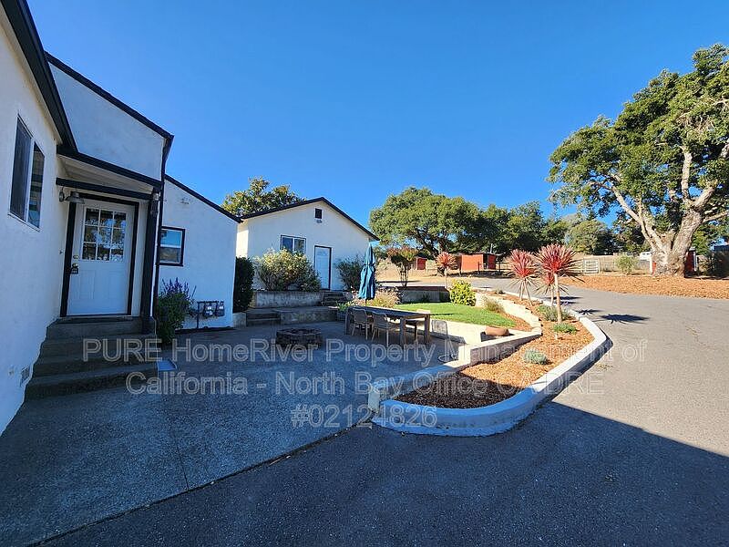 3191 Eastman Ln photo 3