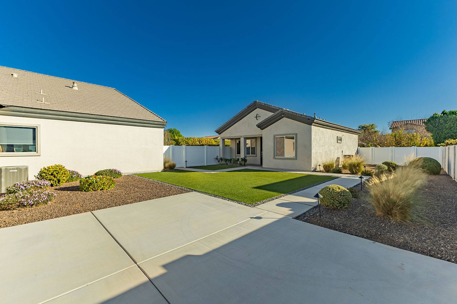 2521 E Jude Ln photo 4