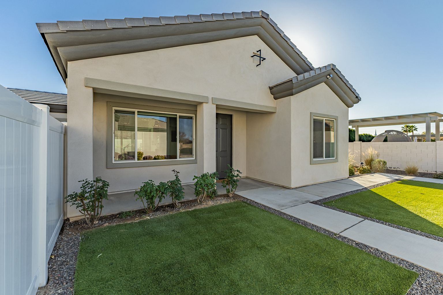 2521 E Jude Ln photo 5
