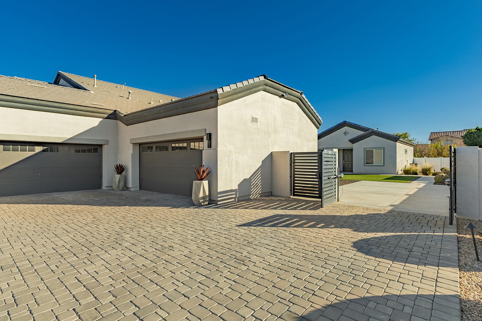 2521 E Jude Ln photo 2