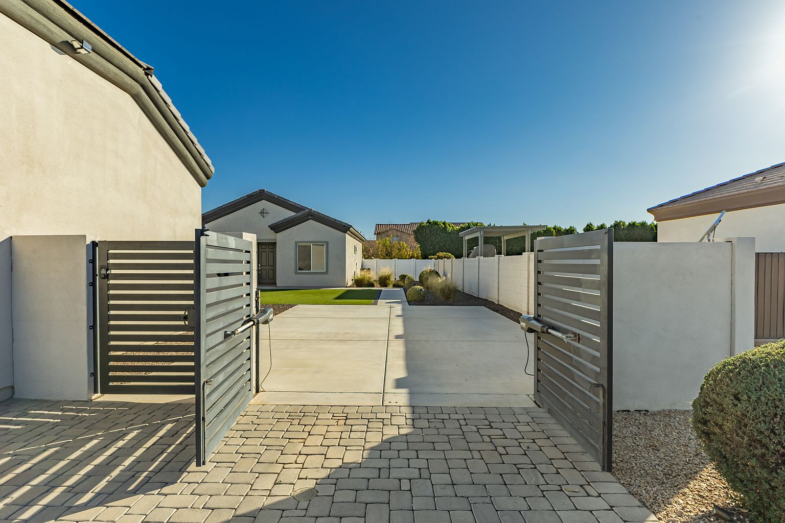 2521 E Jude Ln photo 3