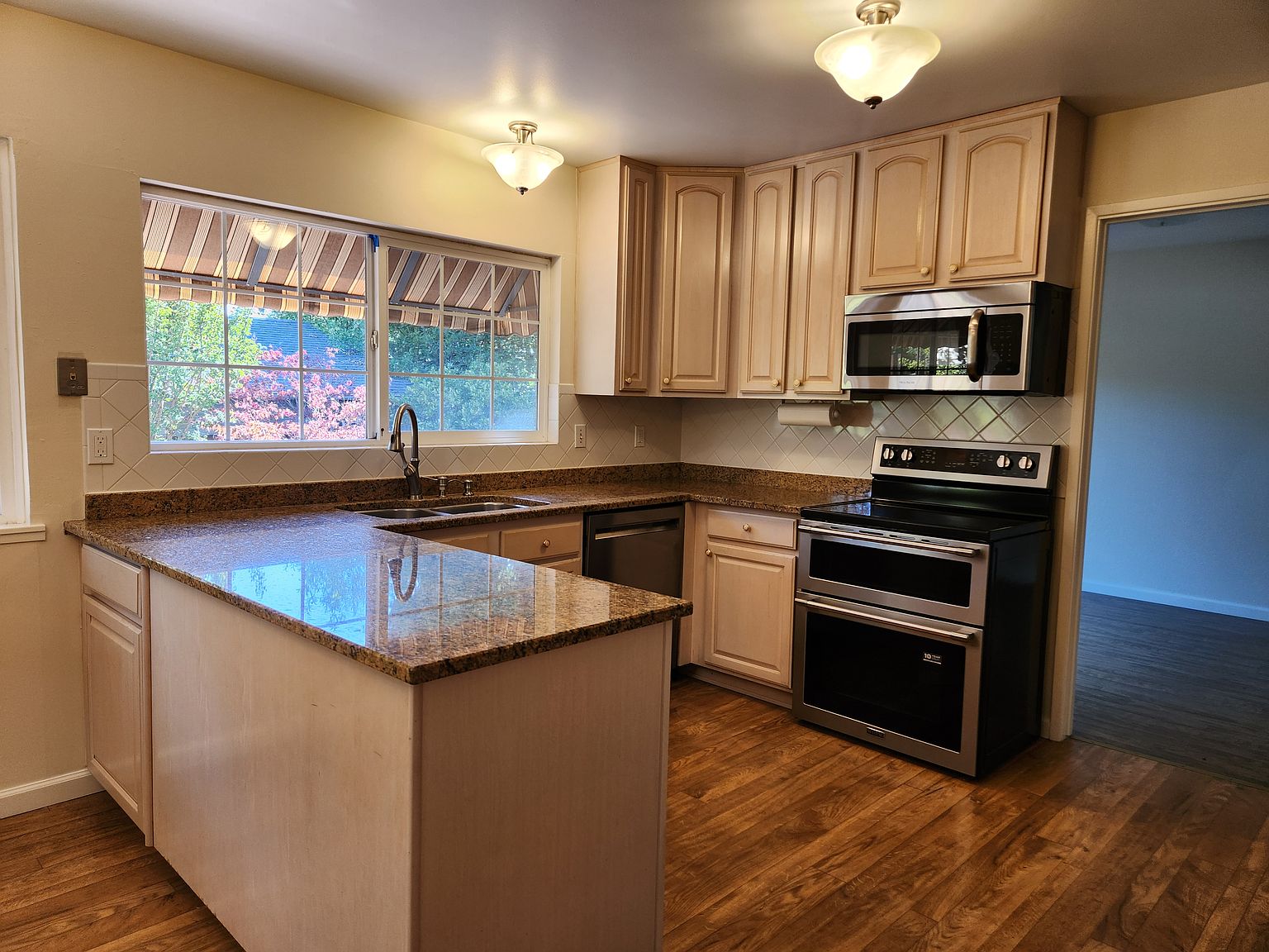 2462 Westvale Ct photo 2