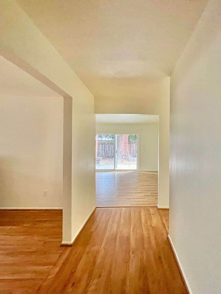 3BR/2BA Single Family House on Hooker Oak Ct · Santa Rosa photo 4