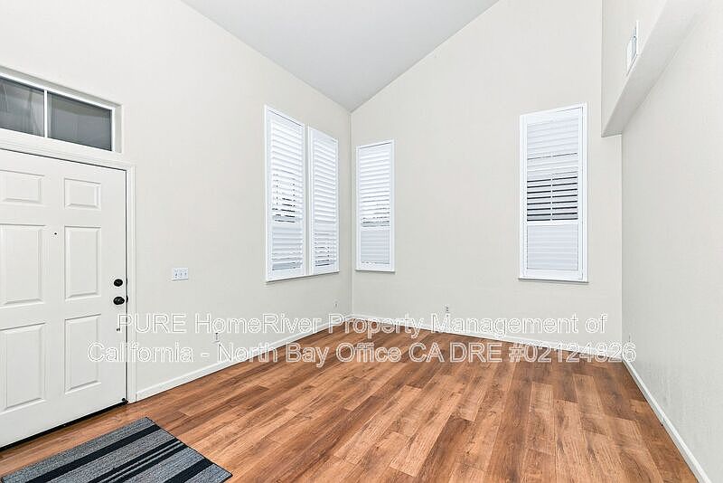2647 Silver Stone Ln photo 3