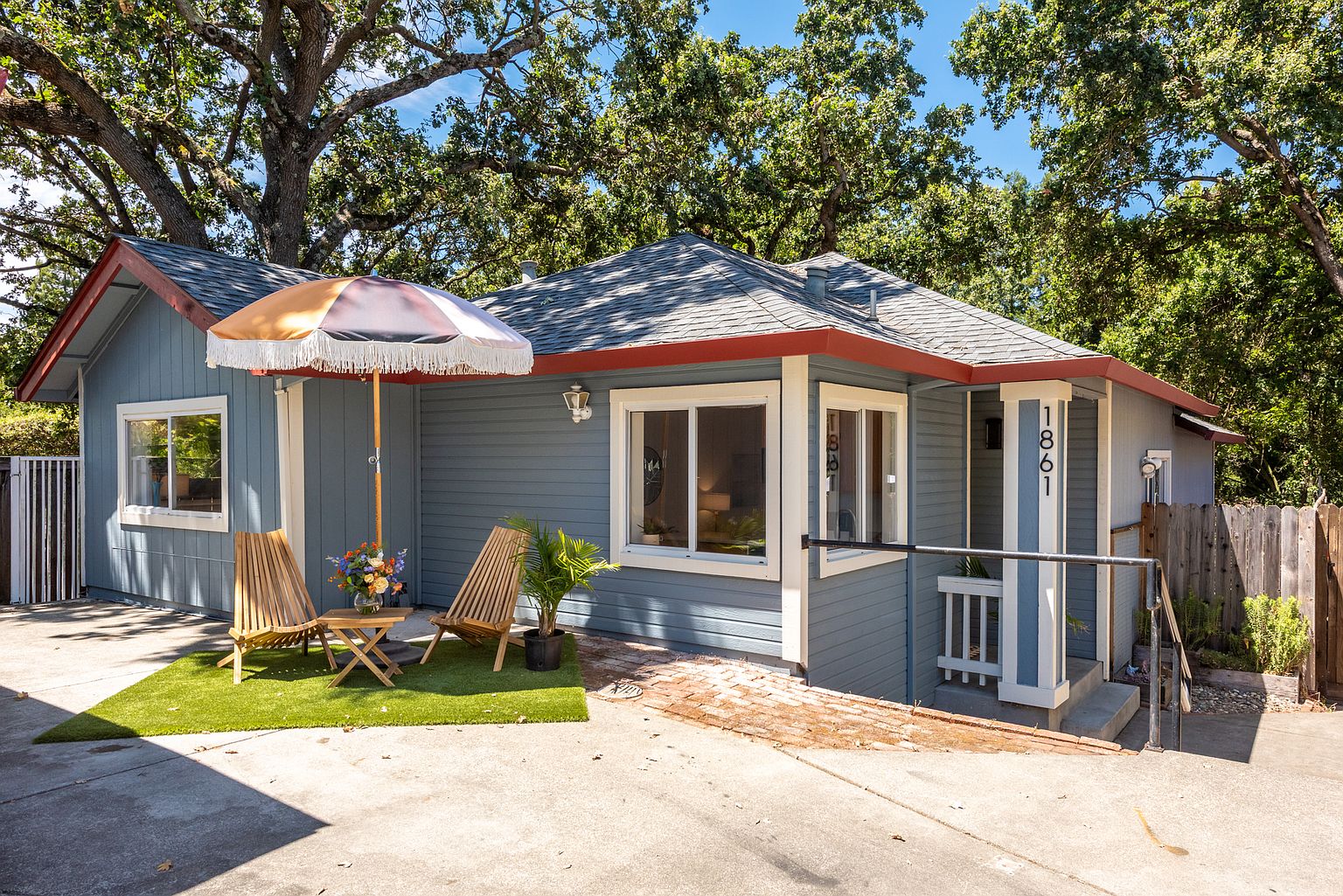 1861 Rhianna St photo 2