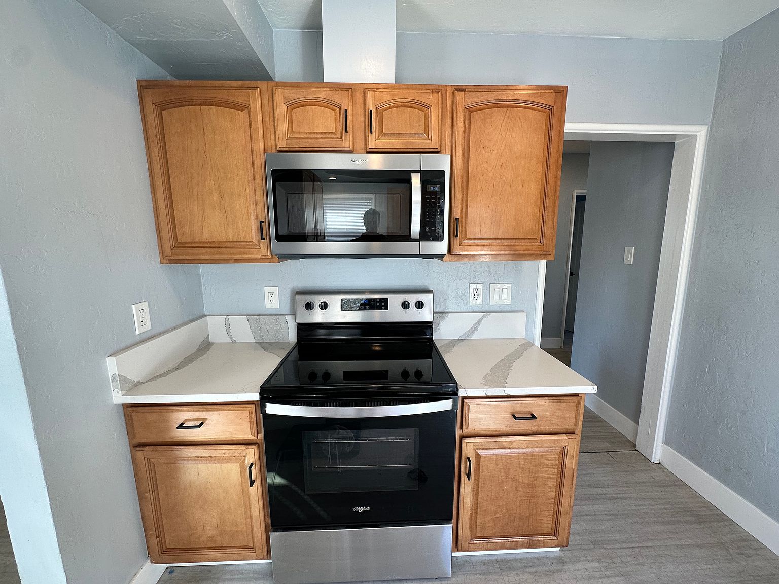 553 Flower Ave photo 5