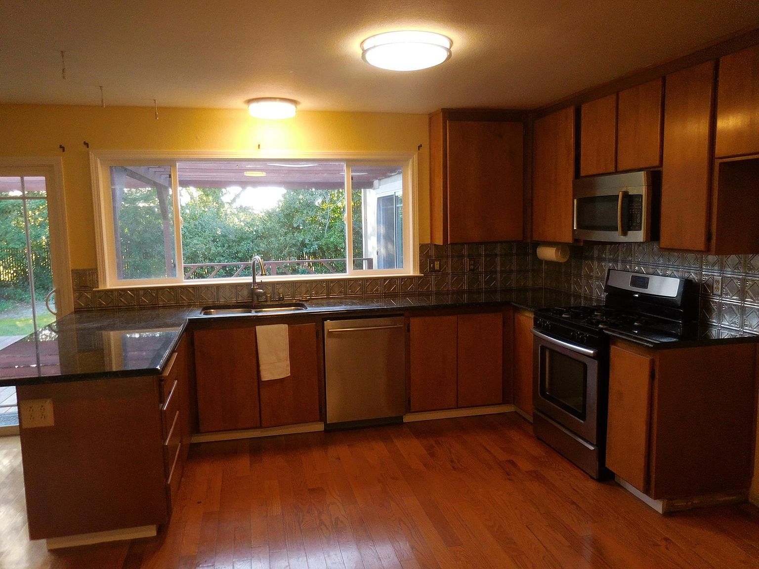 379 Firelight Dr photo 3