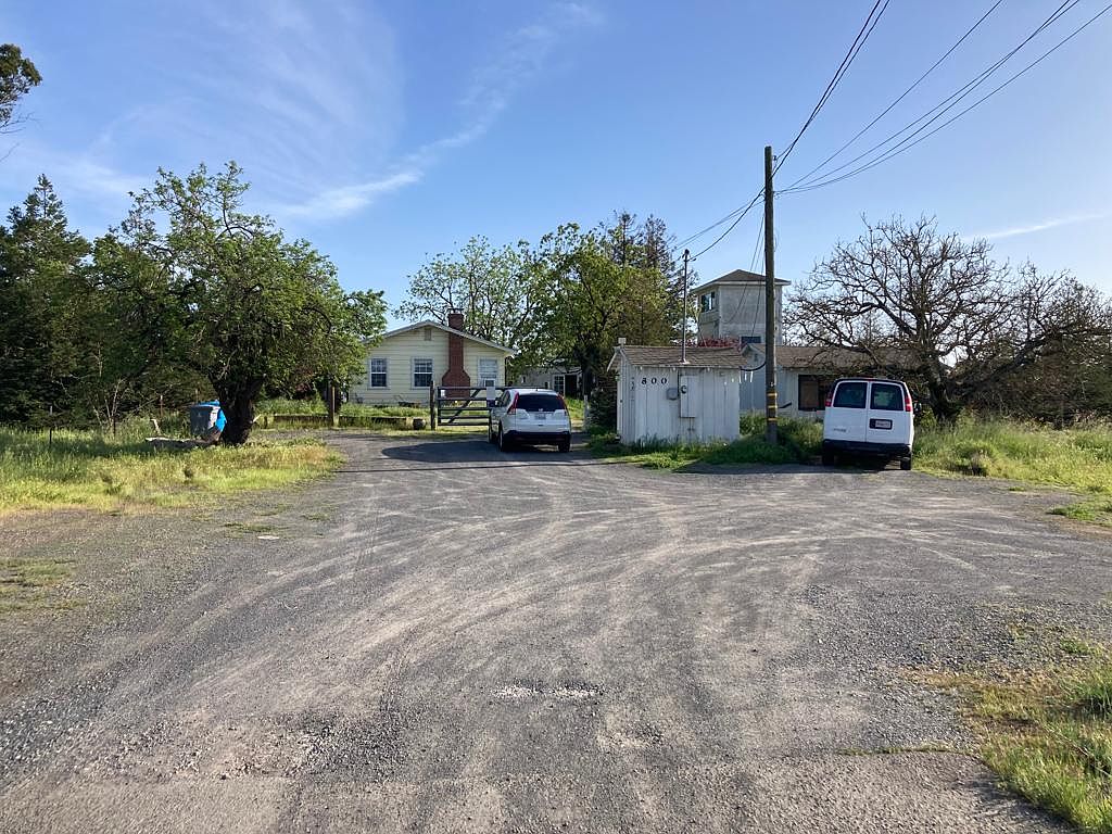 800 Yolanda Ave photo 3