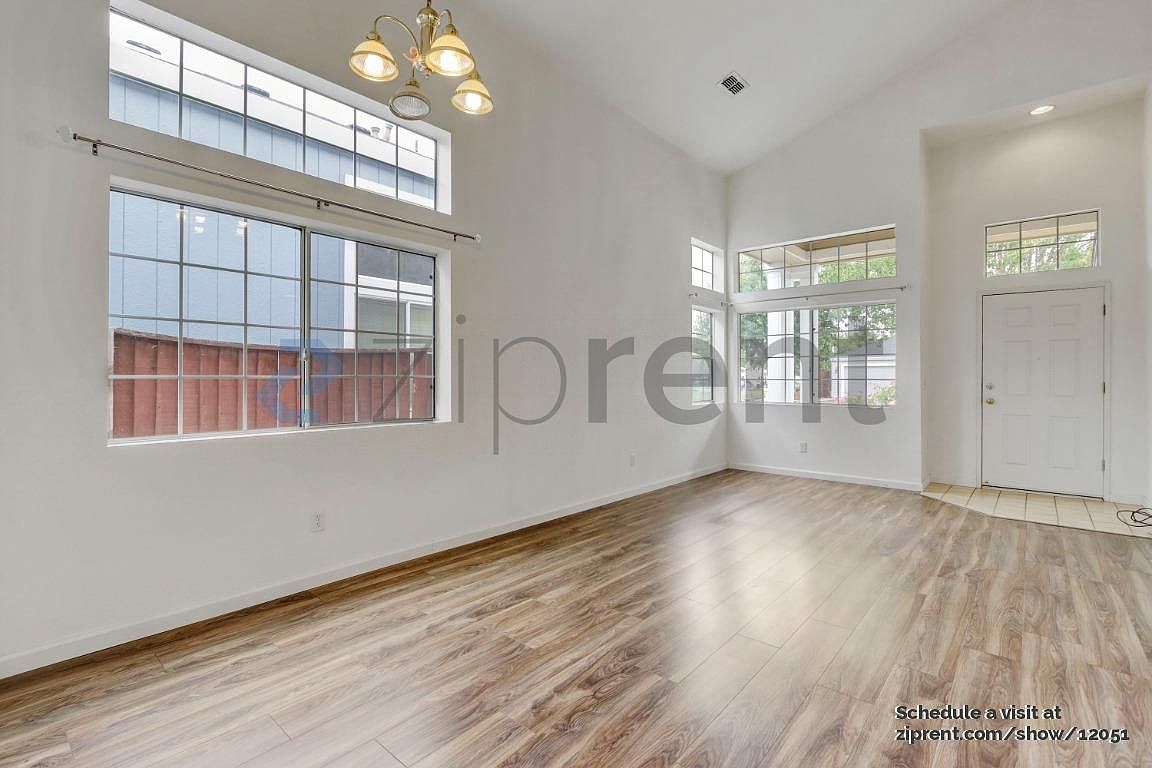 780 Potomac Ave photo 3