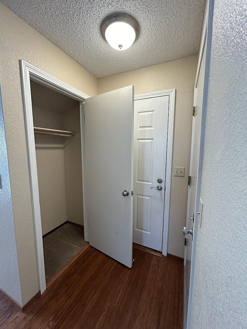 1520 Mary Pl photo 3