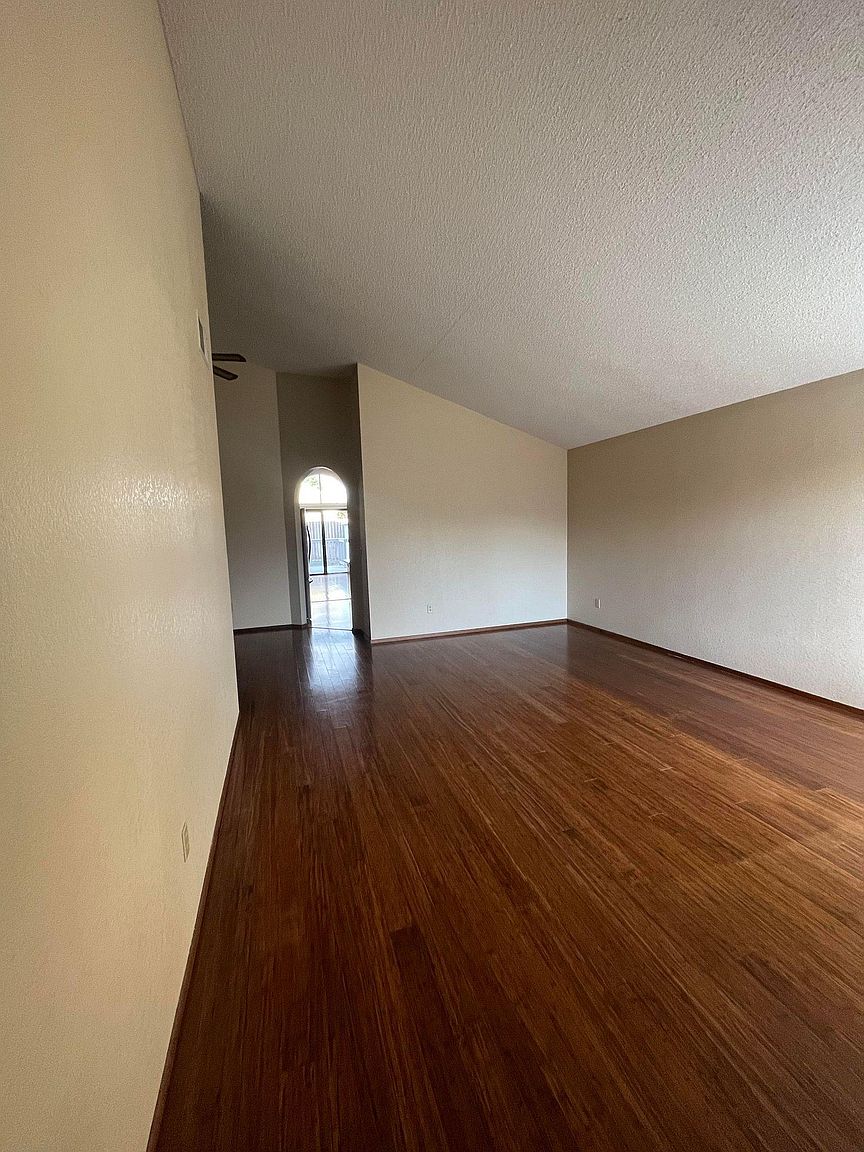 1520 Mary Pl photo 2
