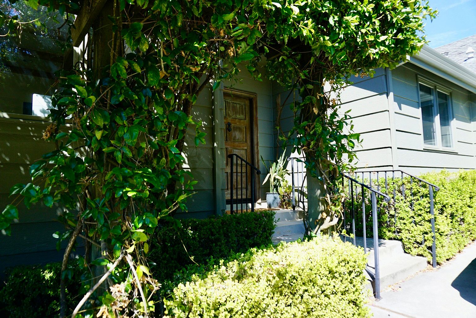 2246 Valley Pl photo 3