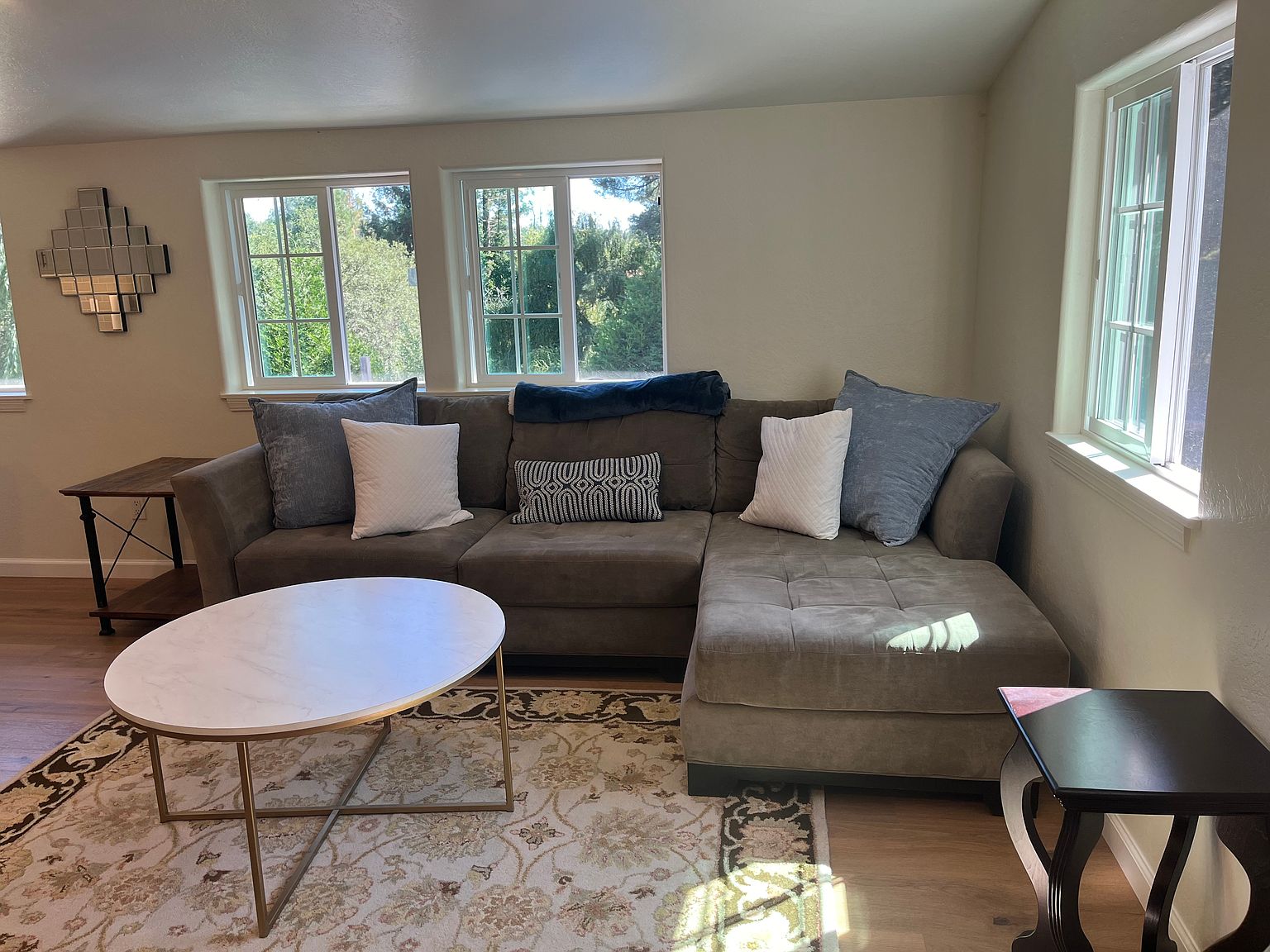 1736 Bollinger Ln photo 2