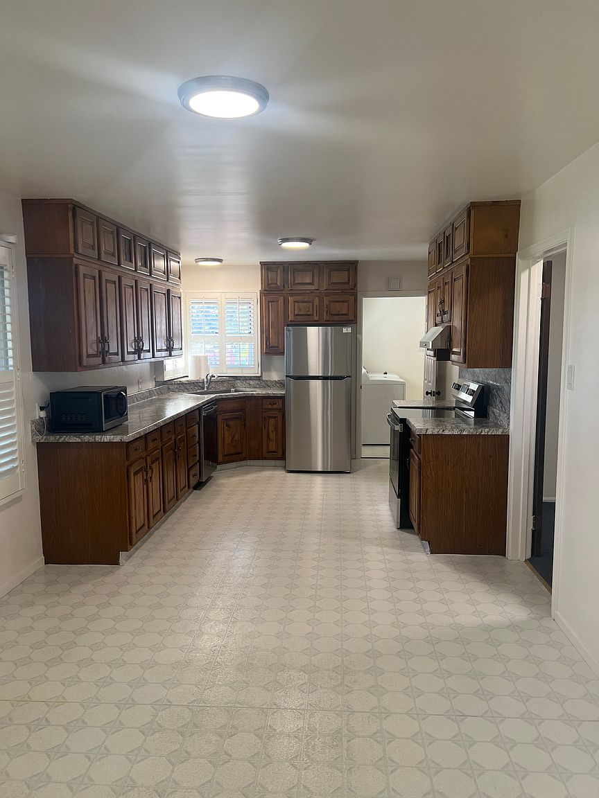 3111 Stony Point Rd photo 5