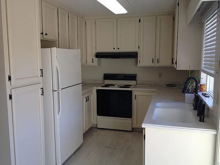331 Gate Way photo 5
