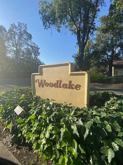 1801 Woodlake Dr photo 3