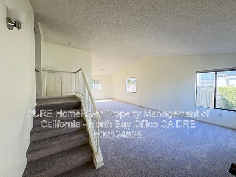 1643 Shenandoah Ct photo 5