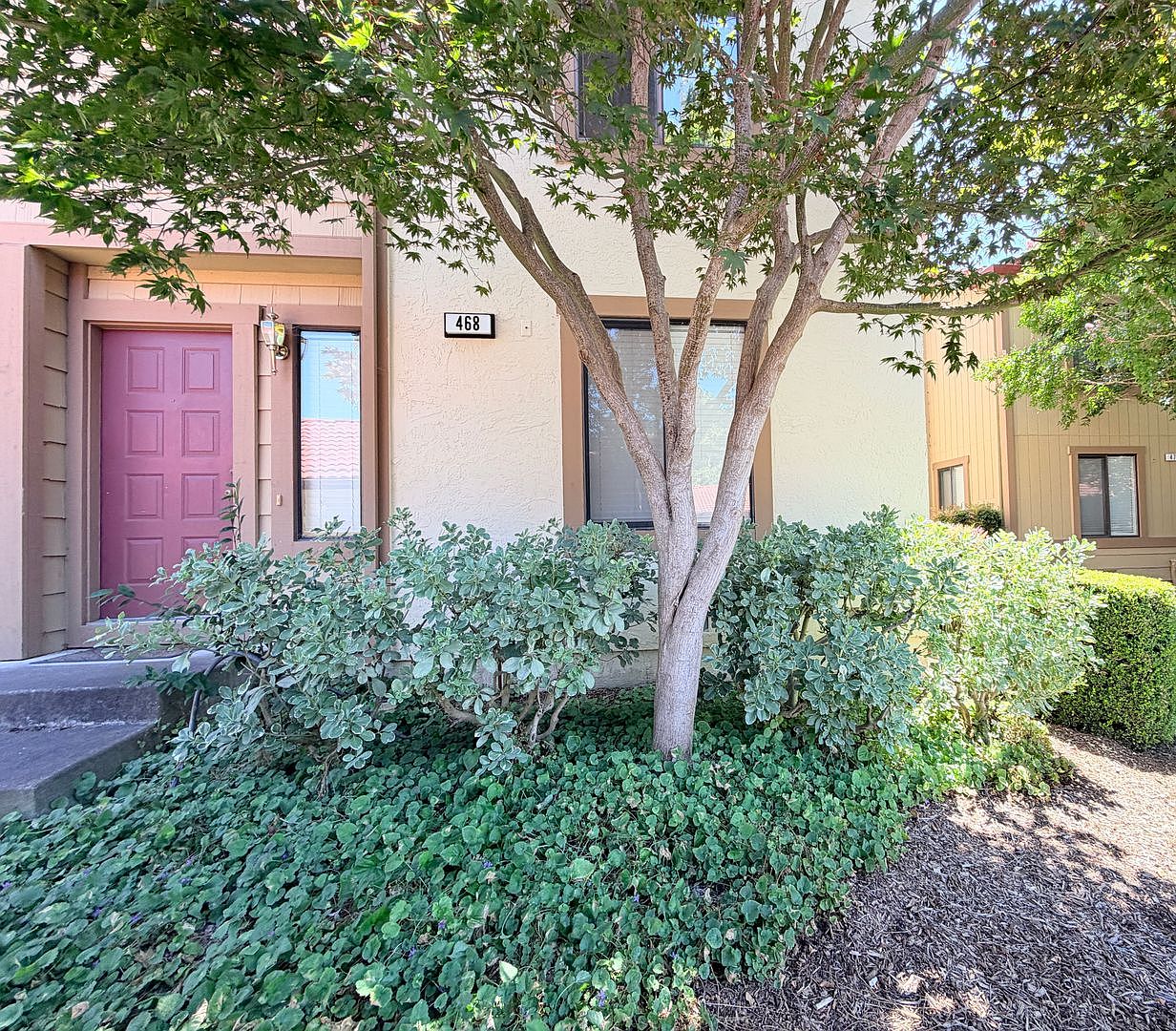 Charming Two-story Petaluma Home – Private Yard &amp; Community Amenities photo 4