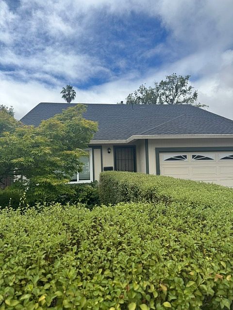 1748 Shelley Dr photo 2