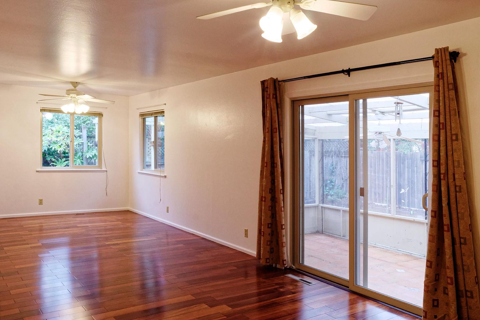 219 Grove Ave photo 2
