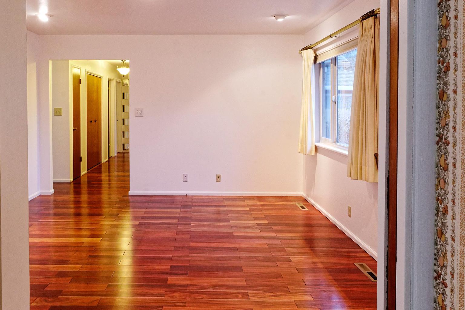 219 Grove Ave photo 3