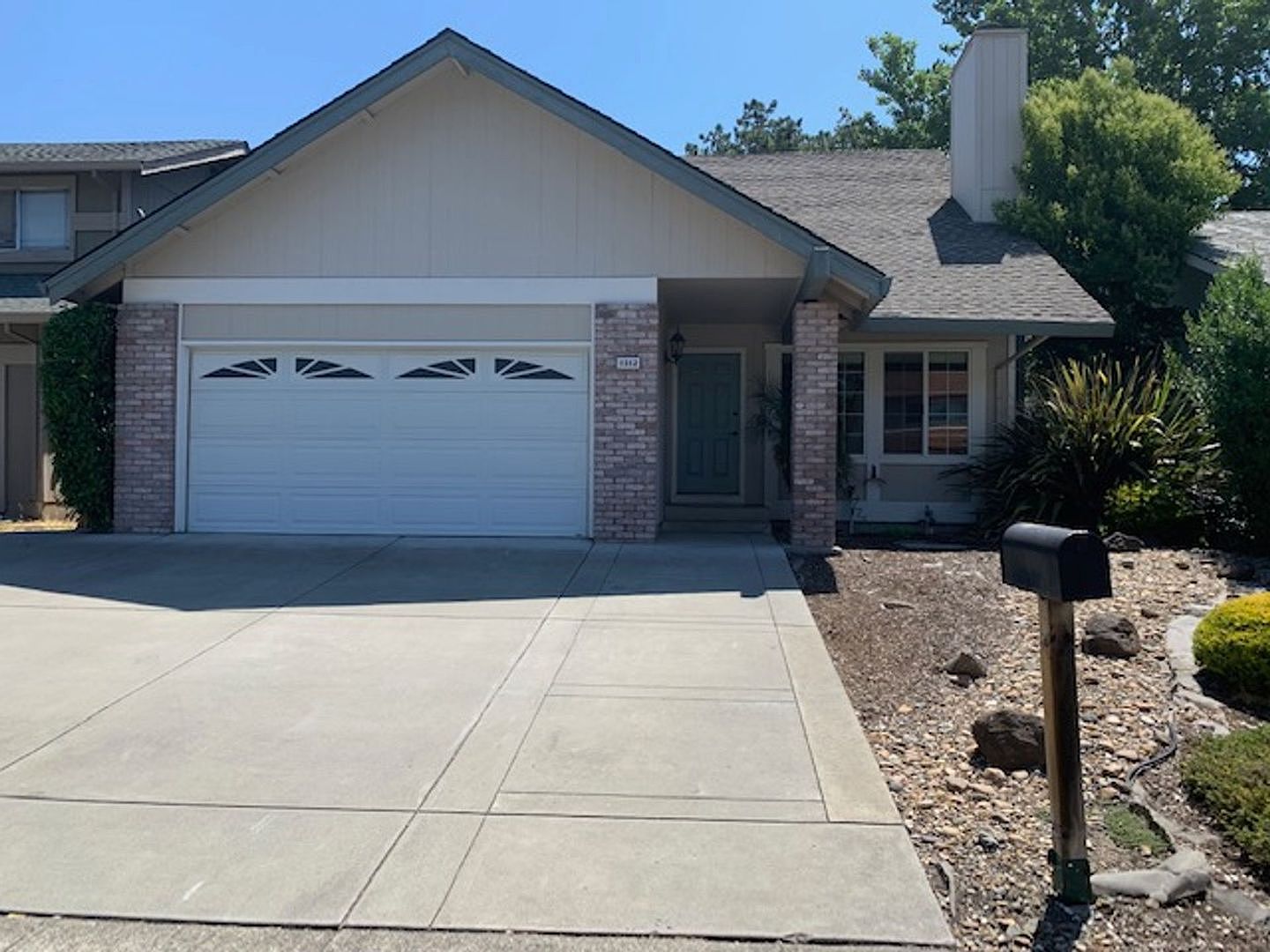 1312 Jasmine Cir photo 2
