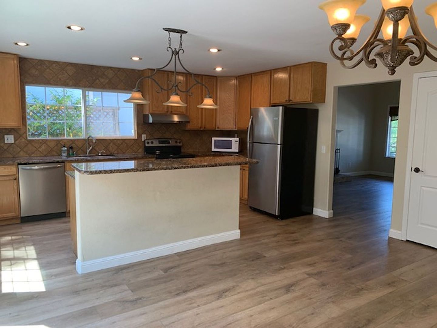 1312 Jasmine Cir photo 4