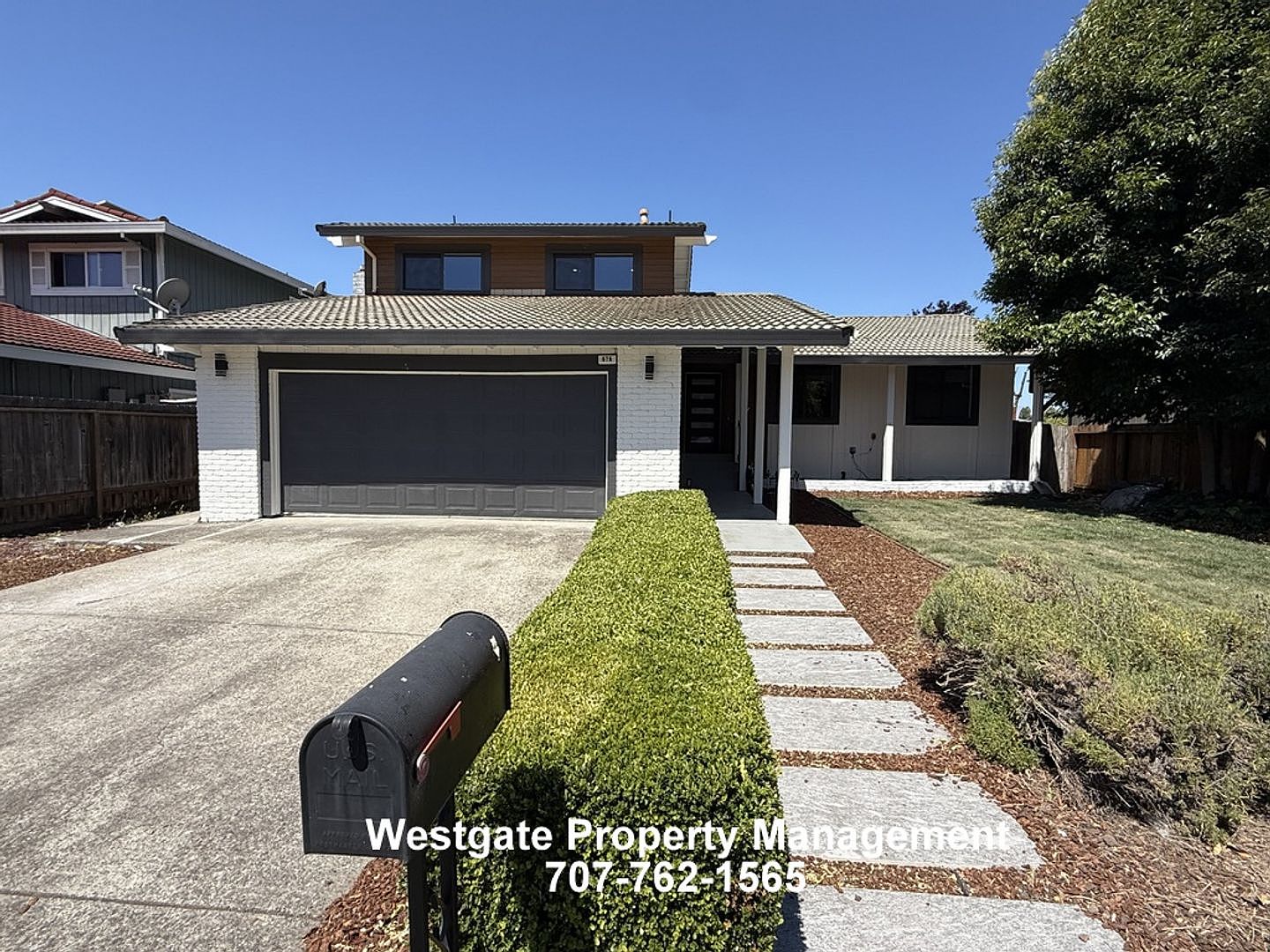 Beautifully Remodeled 4/3 Home In H Section - 678 Holly Ave photo 4