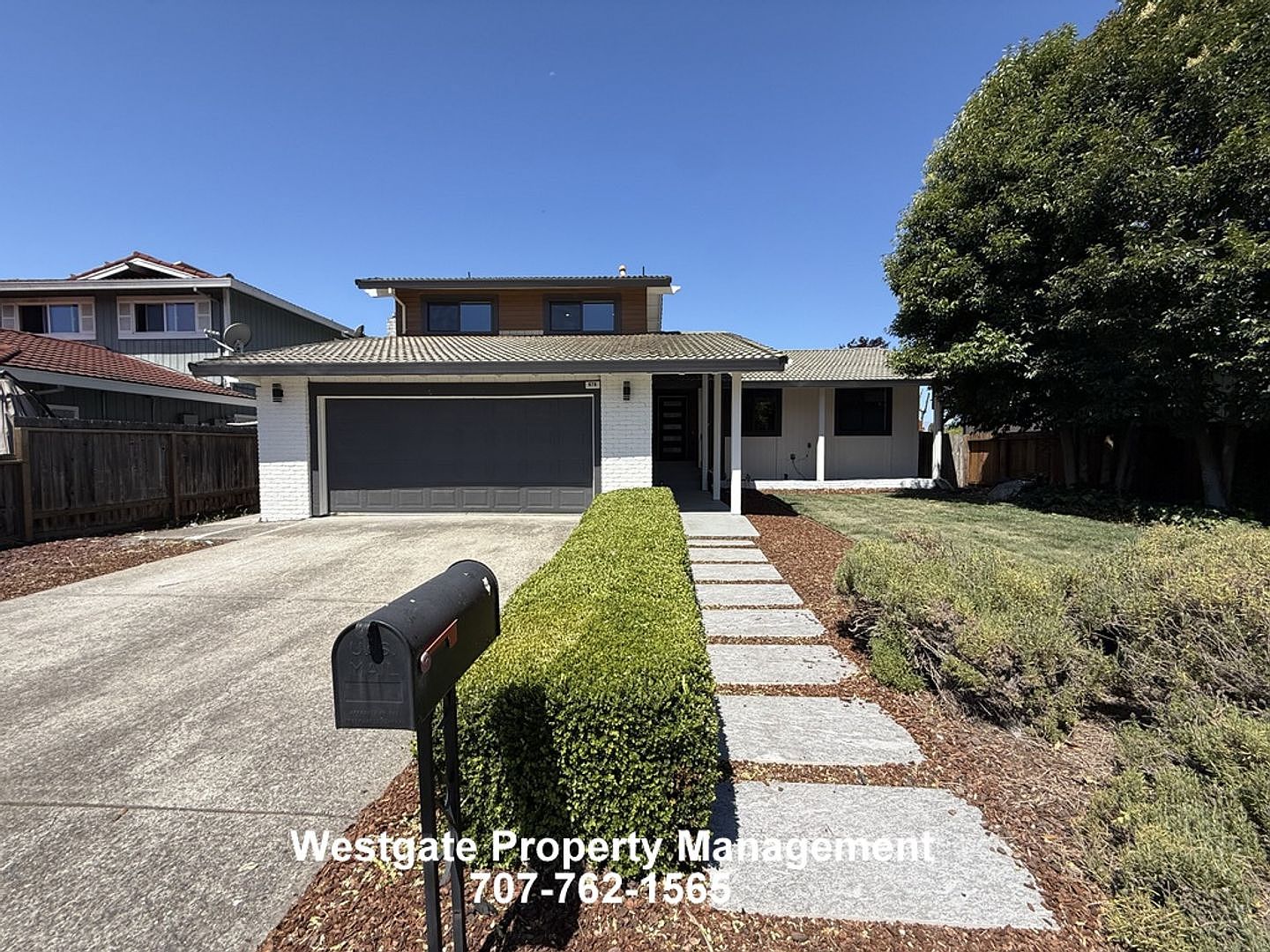 Beautifully Remodeled 4/3 Home In H Section - 678 Holly Ave photo 5