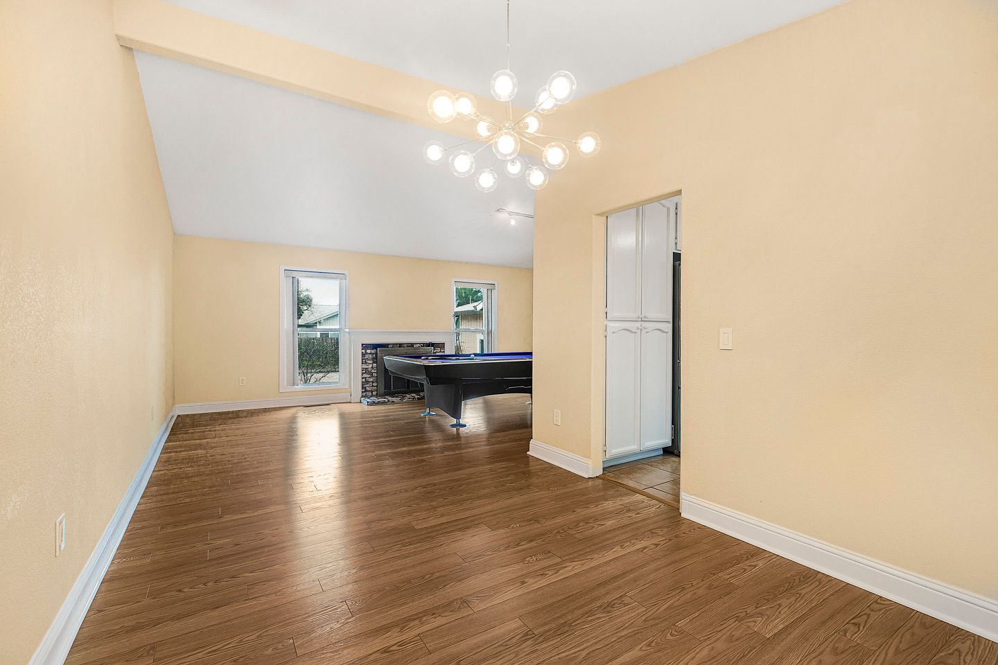 1190 Holly Ave photo 5