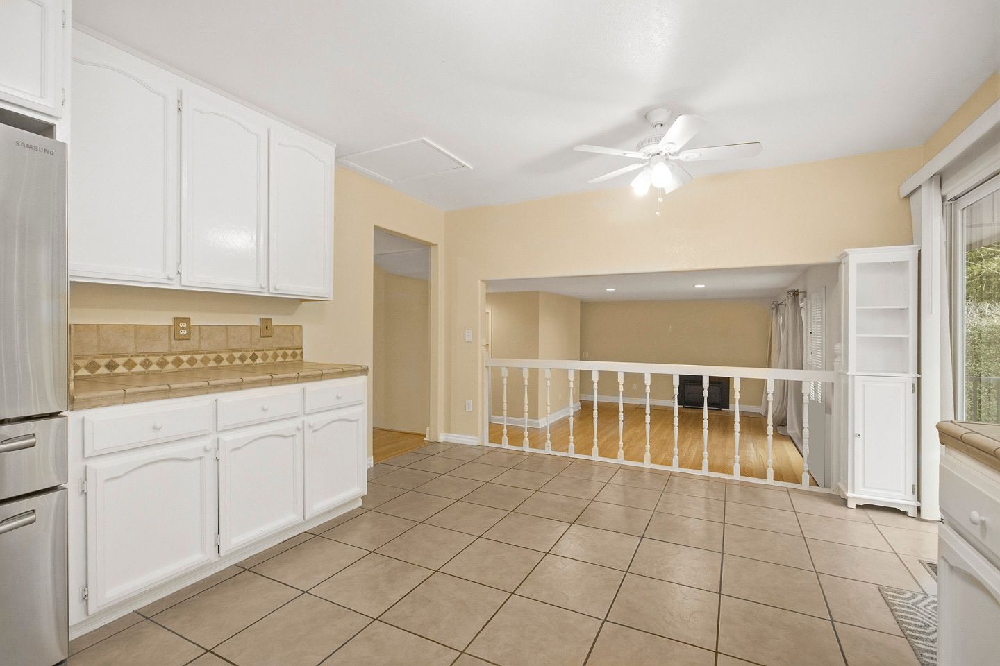 1190 Holly Ave photo 4