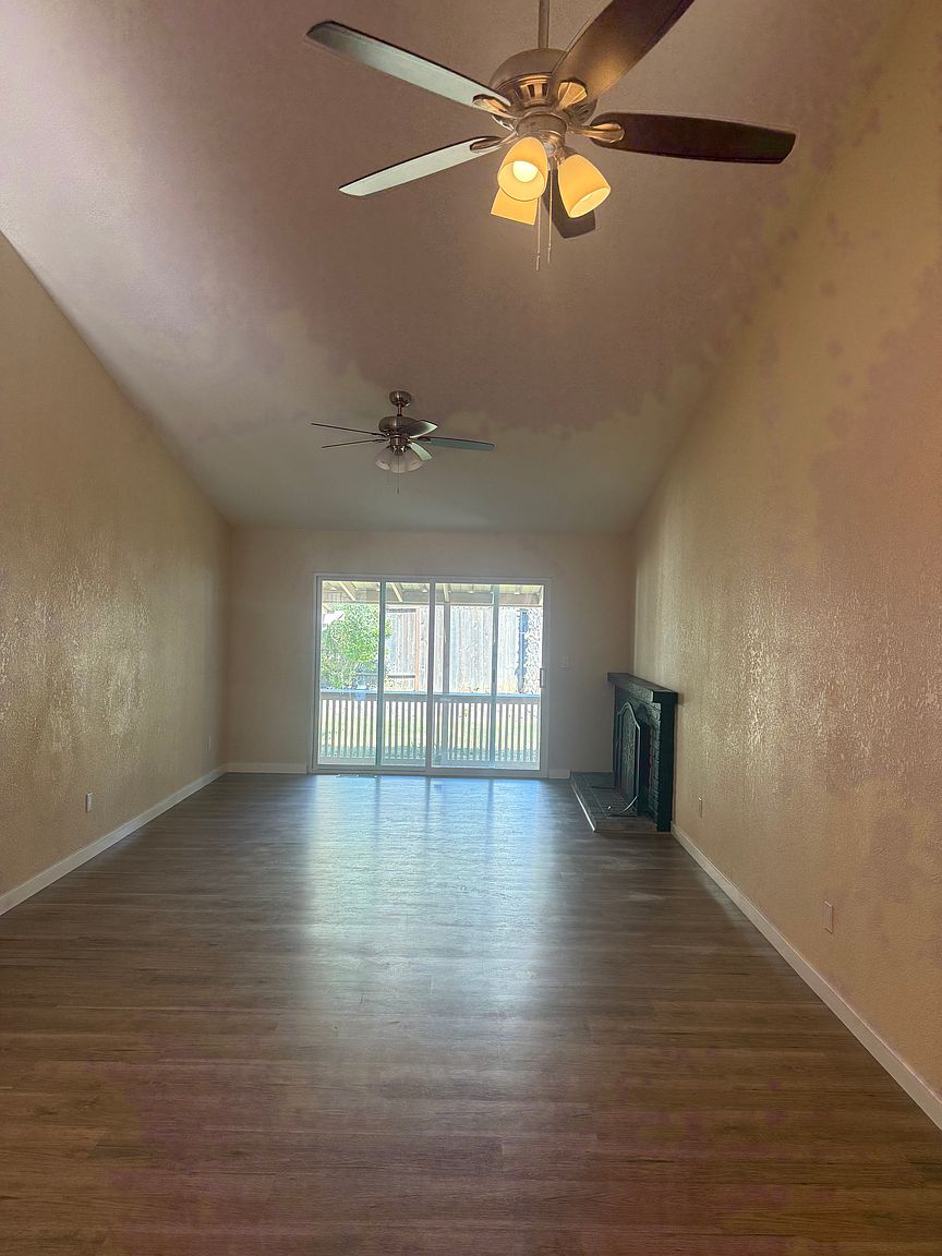 1315 Gillpepper Ln photo 3