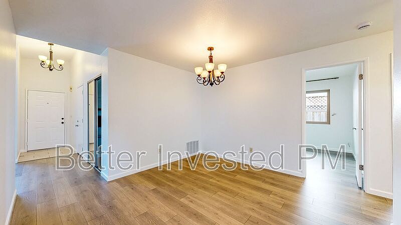 1417 Gregory Ct photo 5