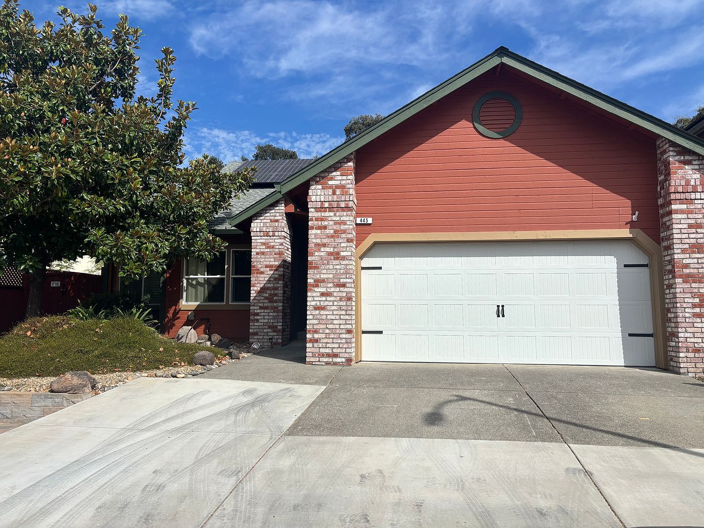 445 Godfrey Dr photo 4