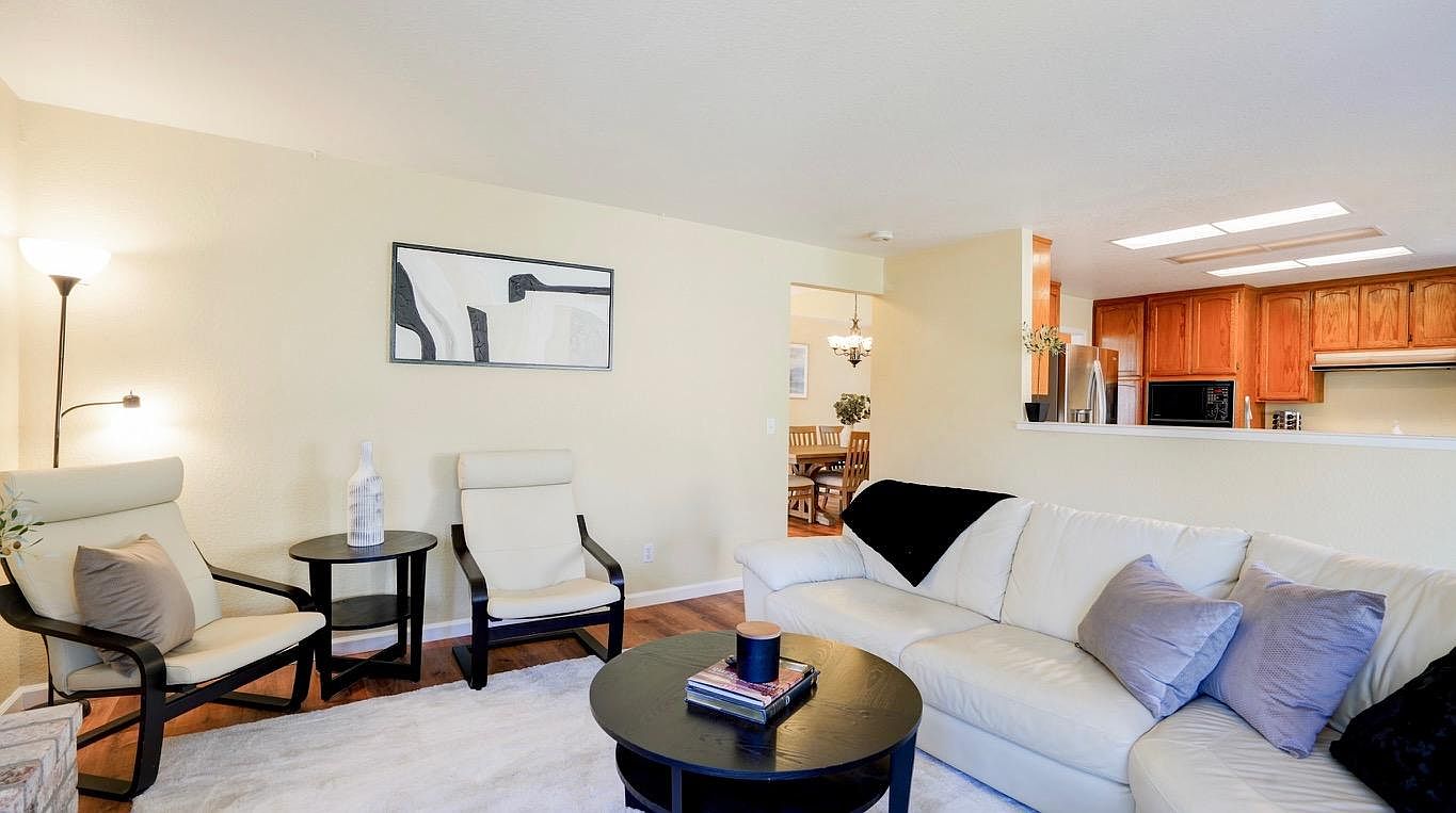 121 Nottingham Way photo 2