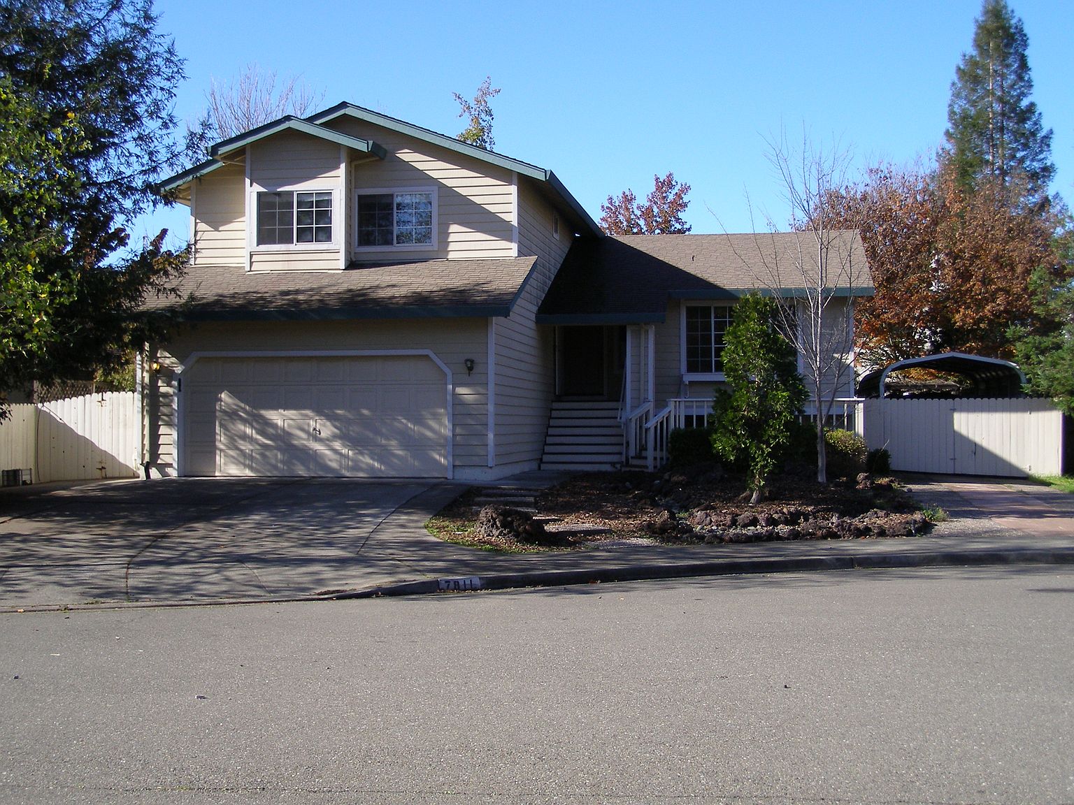 7811 Wildflower Ct photo 2