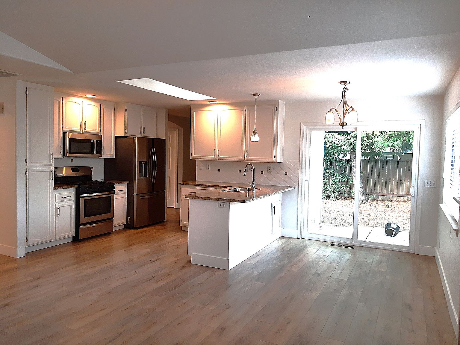 423 Wilson Ln photo 3