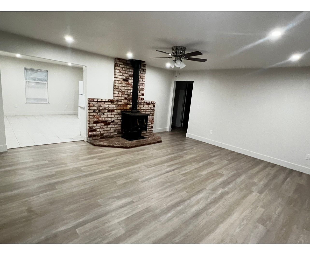 406 Wilson Ln photo 3