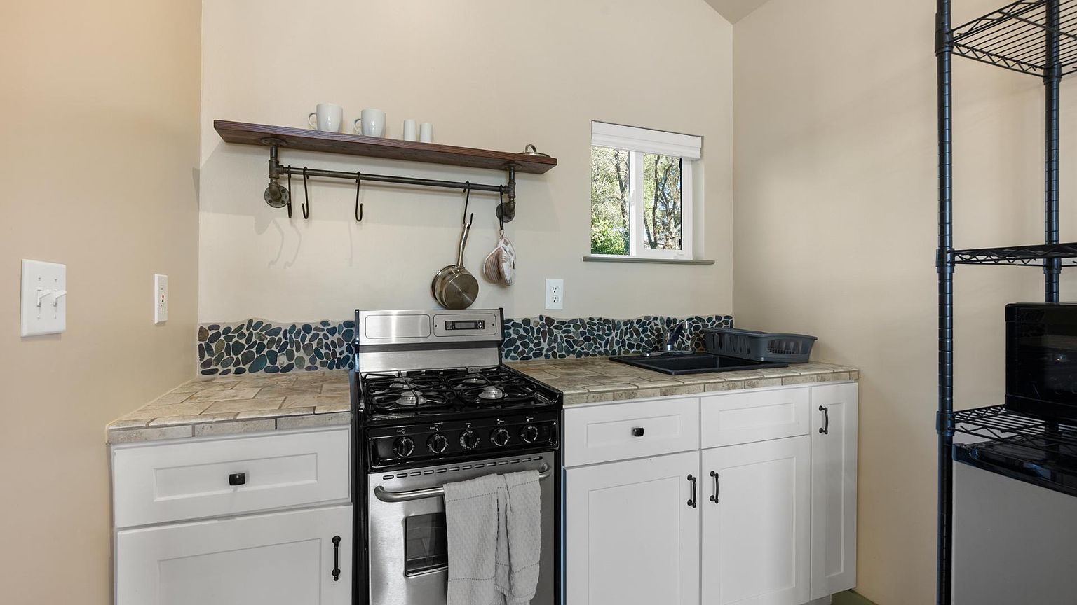 2434 Humboldt St Santa Rosa, CA 95404 photo 3