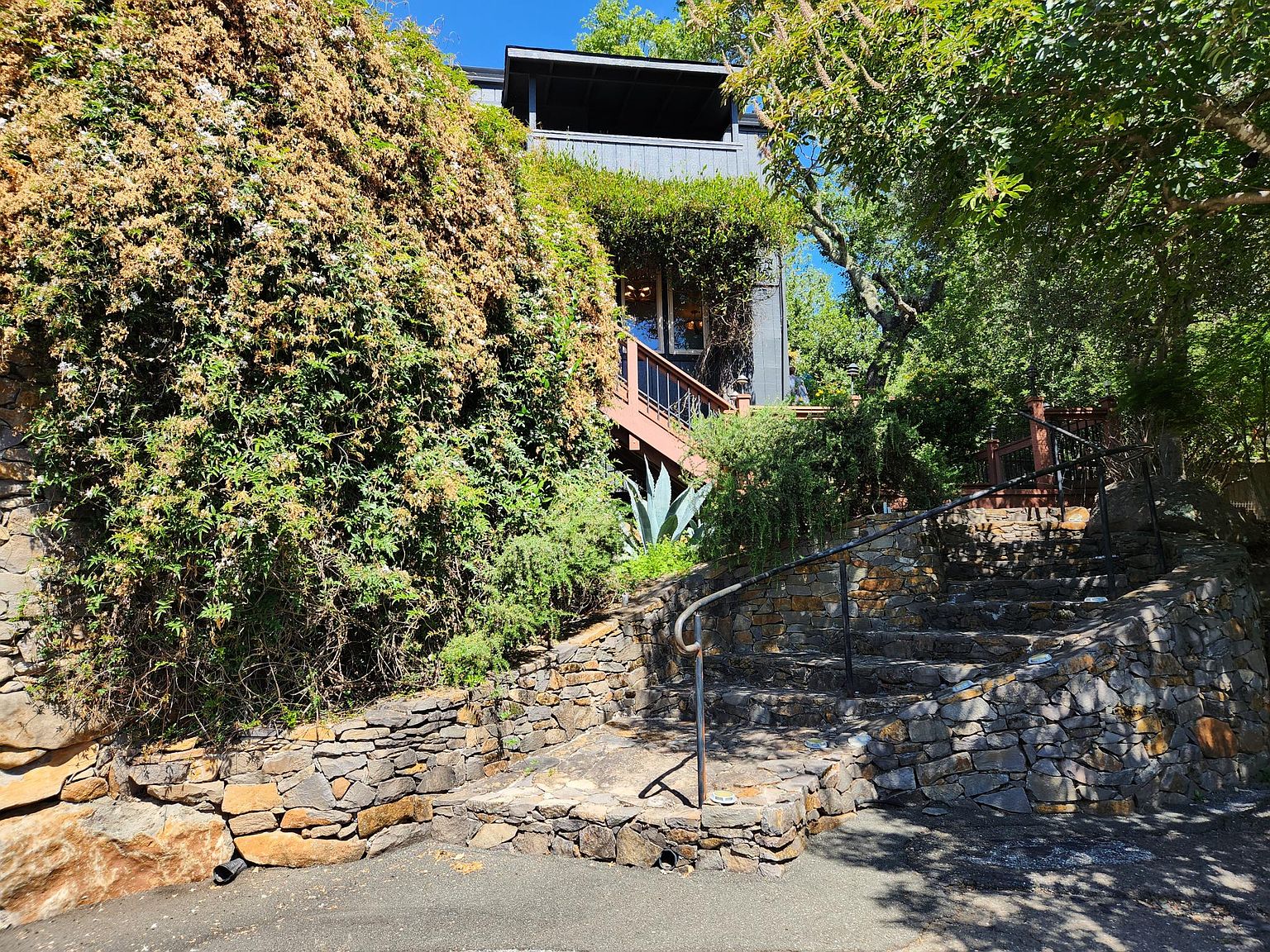 1625 Los Olivos Rd photo 2